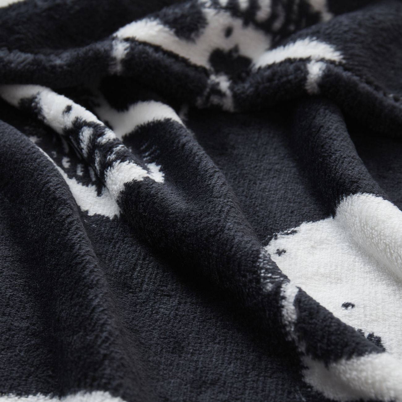 Kate Aurora Oversized Halloween Spooky Skeleton Skulls Plush Fleece Throw Accent Blanket - 50 in. W x 70 in. L